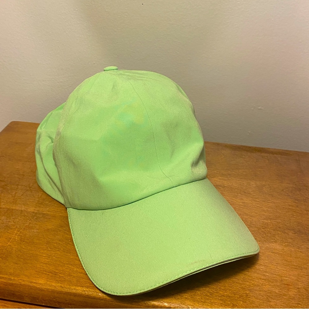 Lululemon jogging hat.